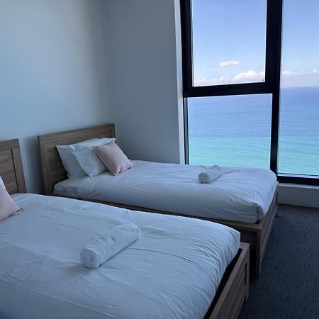 Surfers Paradise New Beachfront Apartments Gold Coast Bagian luar foto