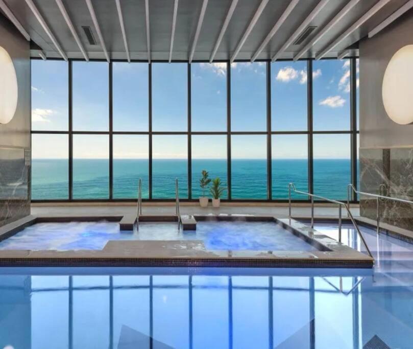 Surfers Paradise New Beachfront Apartments Gold Coast Bagian luar foto